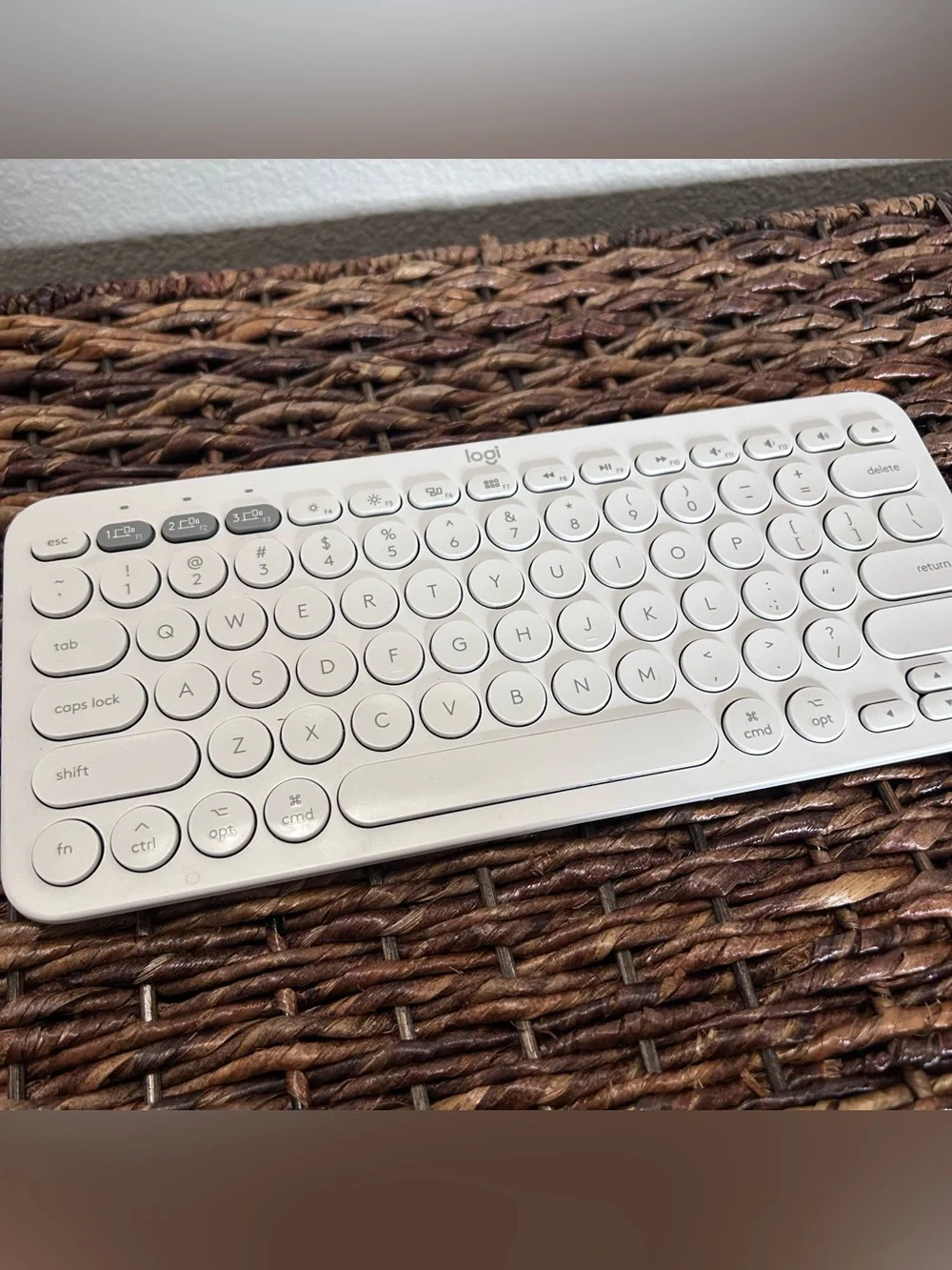 Logitech K380 Compact Bluetooth Multi-Device Portable QWERTY Keyboard White